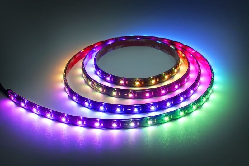 為什么RGB燈帶常用5050燈珠？5050燈珠的照明特點(diǎn)與應(yīng)用解析
